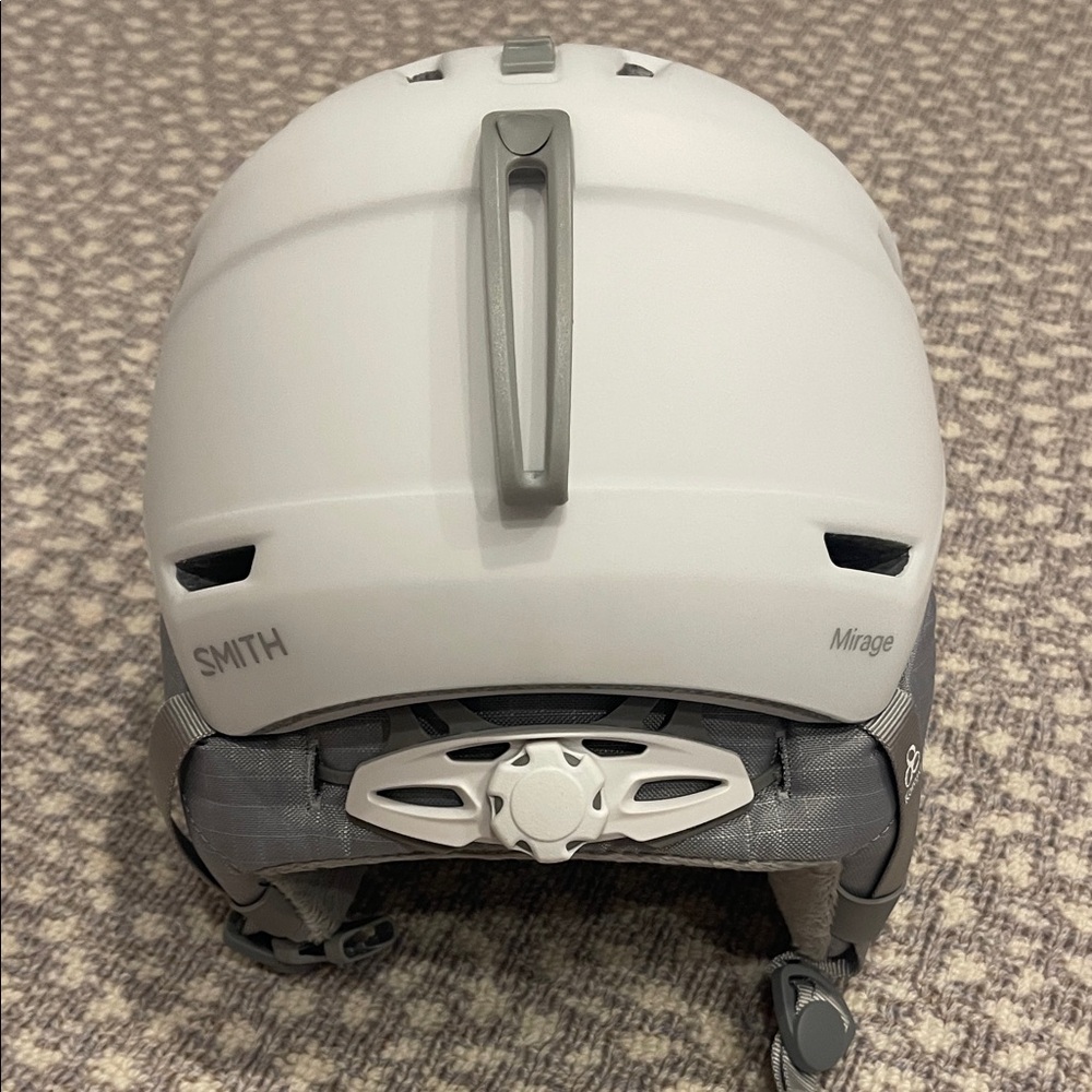 SMITH NWOT Mirage SM ski helmet - Picture 5 of 16